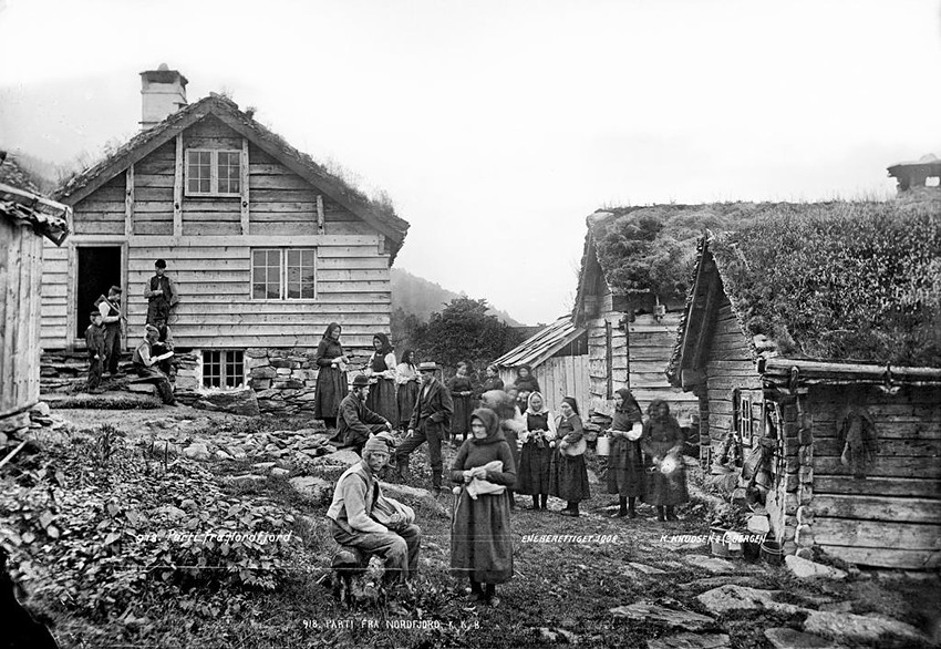 Heggedalstunet i Innvik, Nordfjord, 1872. Foto: Knud Knudsen/Billedsamlingen, Universitetet i Bergen