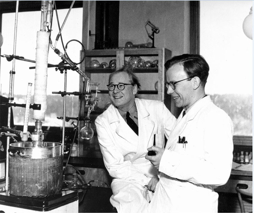 Figur 4 Oppfinnerne av lidokain, Nils Löfgren (t.v.) og Bengt Lundqvist. Foto: AstraZeneca.