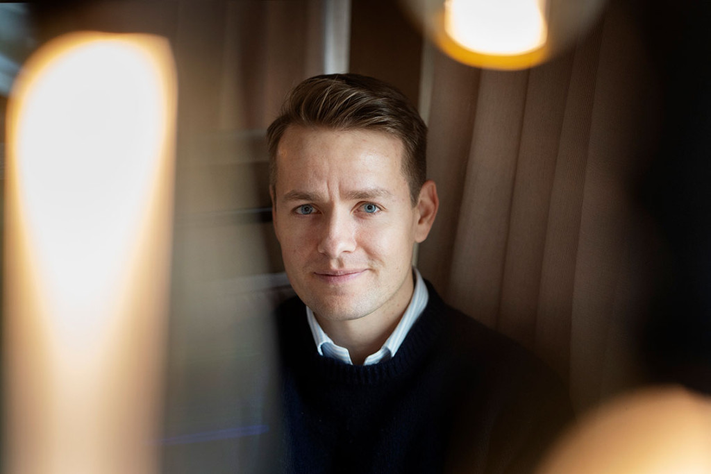 IMPONERENDE KUNNSKAPSNIVÅ: Det er ikke mange LIS-leger som kan skilte med å ha skrevet egen lærebok i immunologi med…