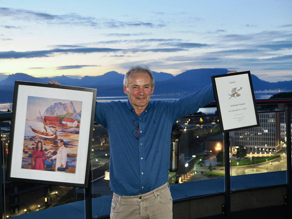 ÅRETS NORDLANDSLEGE: Kunstverket Andreas fikk som Årets Nordlandsdoktor passet perfekt; en lege ute blant folk i…