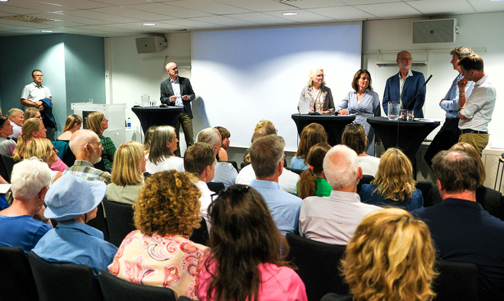 VIKTIG DEBATT: Et engasjert panel debatterte ulike perspektiver på prioritering i helsetjenesten. Foto: Lars Magnus Aker