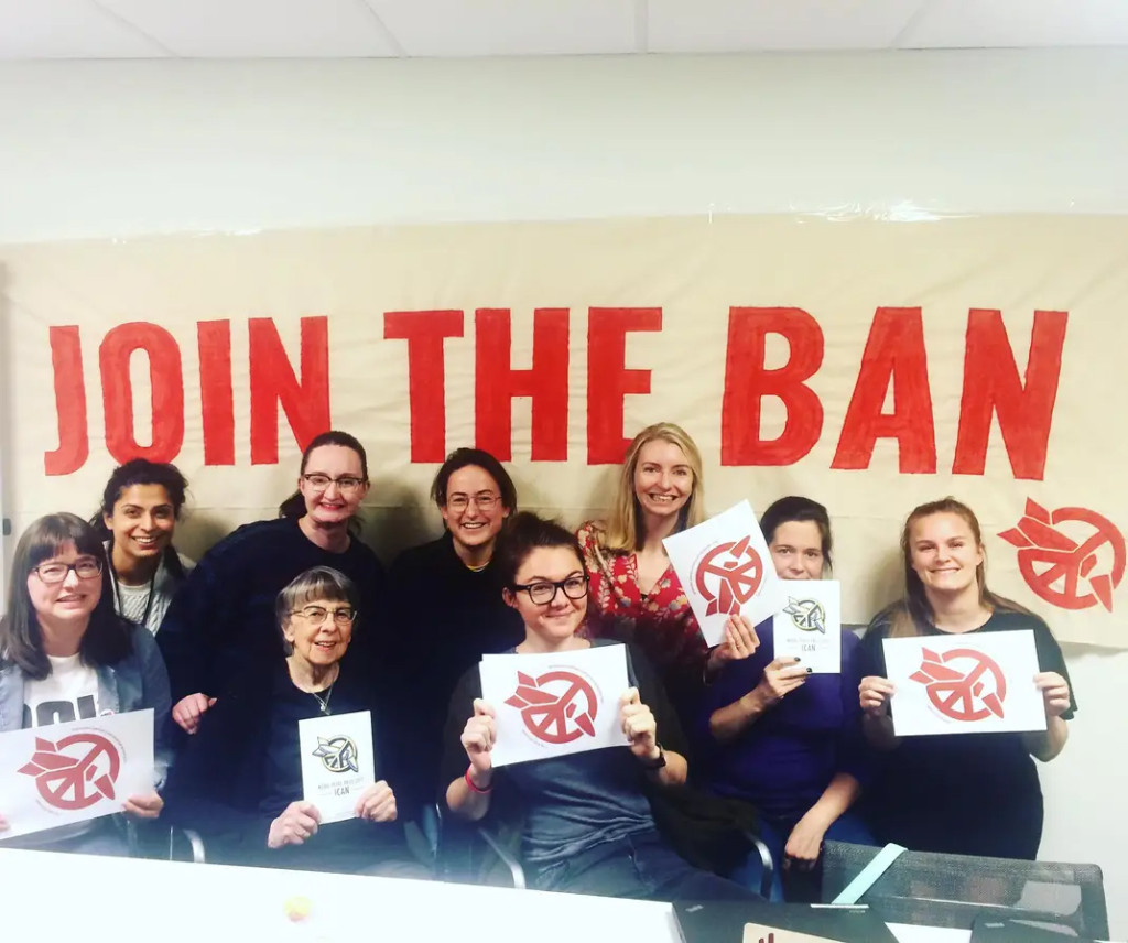Foran Join the ban: Stolthet og glede for Saima Naz Akhtar (øverst til venstre) og arrangementskomiteen ved…
