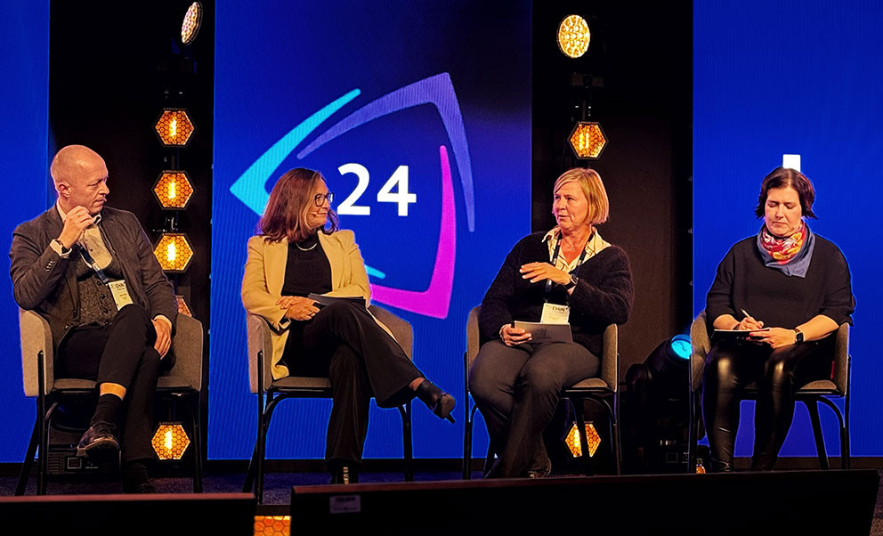 ETTERLYSER LØFT: – Vi trenger et digitalt brukervennlighetsløft, sa Anne-Karin Rime under panelsamtalen på EHiN 2024. Foto:…