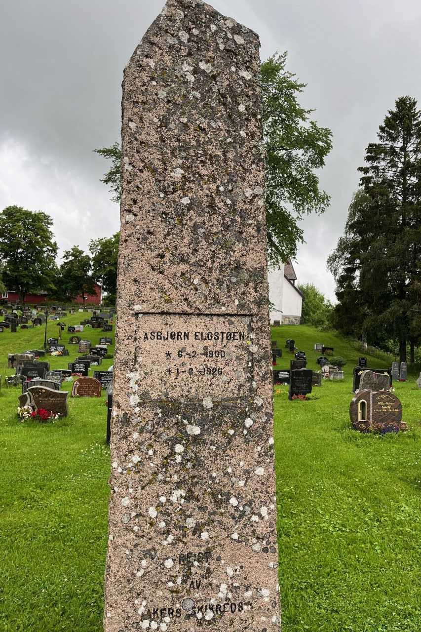 Figure 3 Asbjørn Elgstøen's memorial at Lunner Cemetery. Photo: Karl O. Nakken
