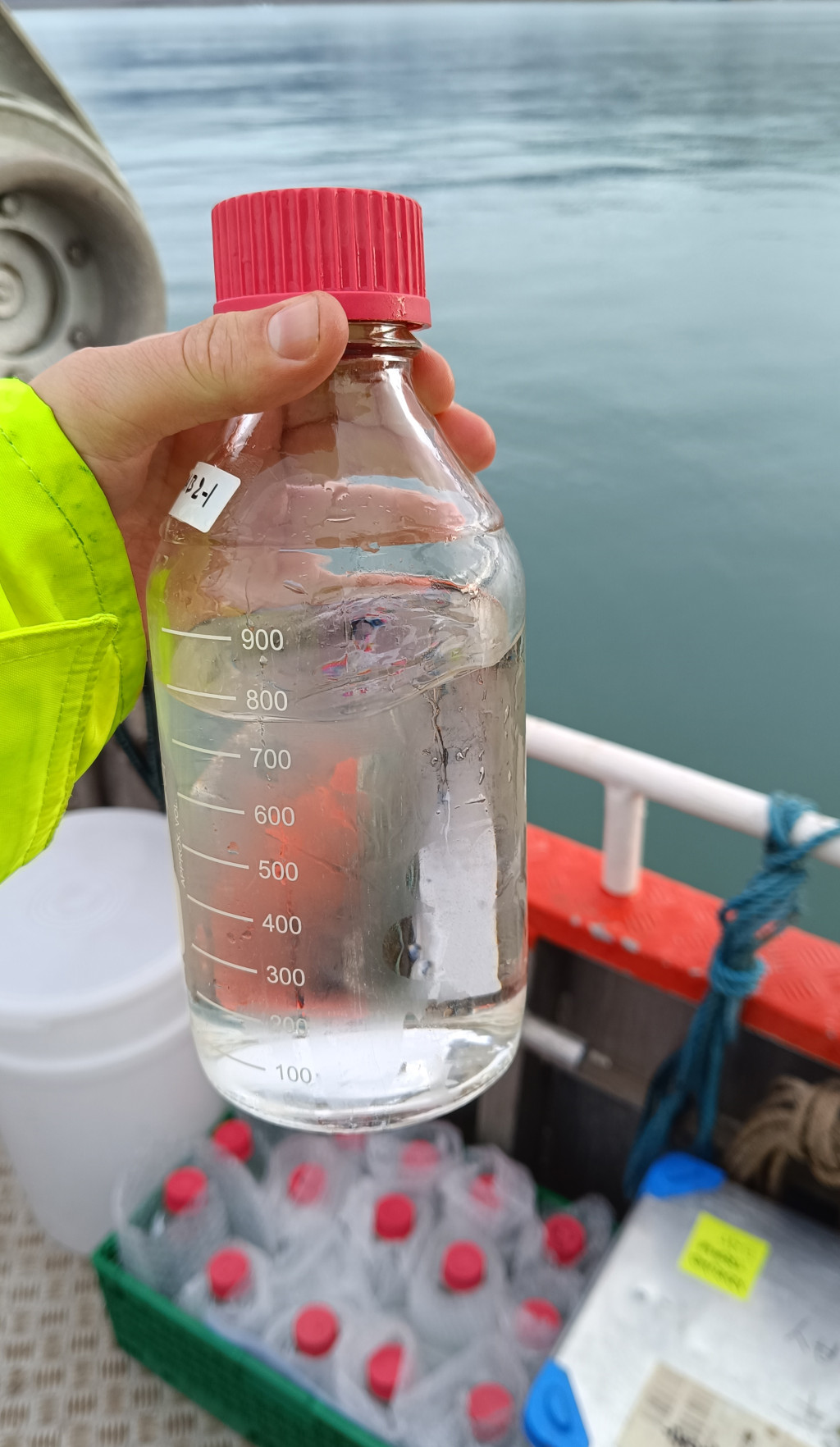 Prøvetaking av sjøvann i Kongsfjorden på Svalbard, august 2023. Foto: Antoine Fructuoso.