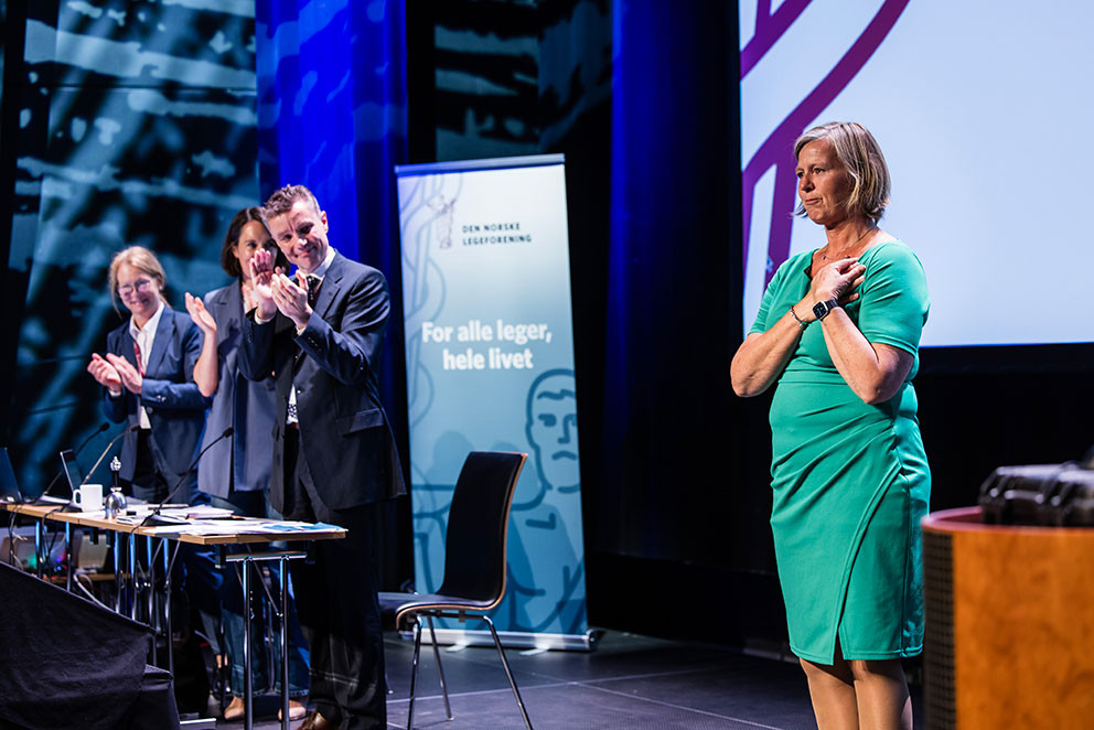 RØRT: Anne-Karin Rime mottok stående applaus fra landsstyret etter valget. Foto: Thomas B. Eckhoff/Legeforeningen
