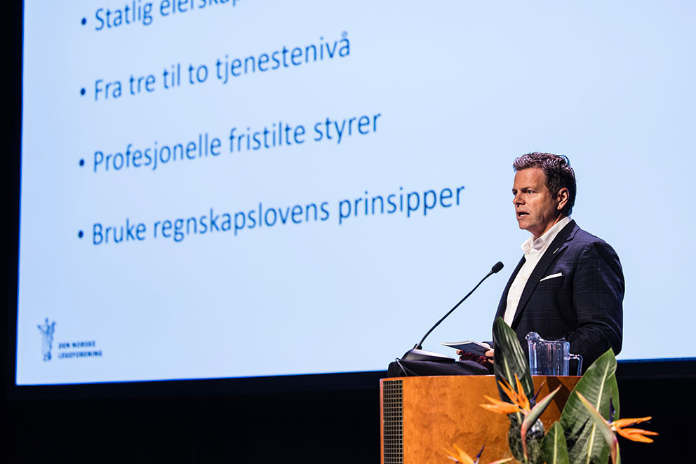 Innledet debatten: Ståle Clementsen, leder i Overlegeforeningen. Foto: Legeforeningen/Thomas B. Eckhoff
