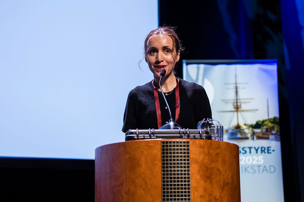 STUDENT-LEDER: Elise Skimmeland er leder i Norsk medisinstudentforening og studerer medisin i Oslo. Her p&aring; talerstolen under&hellip;