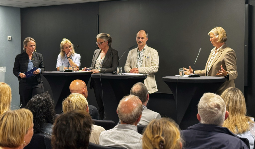 FULLT HUS: Det var fullt hus da Legeforeningen inviterte til debatten &laquo;En helsetjeneste p&aring; helsa l&oslash;s!&raquo;. Alle foto:&hellip;