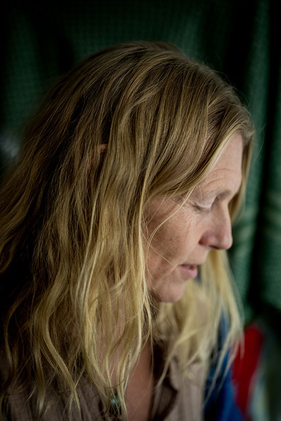LEVD LIV: Aina har med seg erfaringer fra eget liv n&aring;r hun m&oslash;ter pasientene sine. Foto: John Trygve Tollefsen