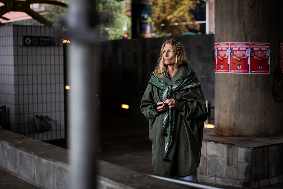 INNLEVELSE: Aina mener at legene m&aring; t&oslash;rre &aring; sette seg inn i hvordan et liv p&aring; gata oppleves. Foto: John Trygve Tollefsen