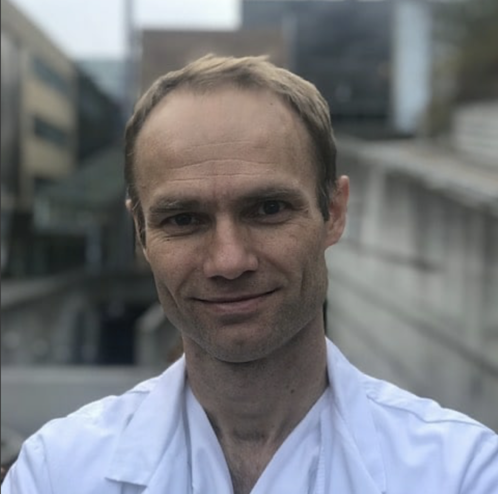 RESISTENSPROBLEMATIKK: Infeksjonsmedisiner Kristian Tonby jobber daglig med antibiotikaresistens og utfordringene dette&hellip;