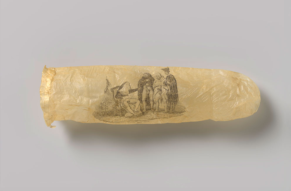 Et kondom med et vovet trykk, fra 1830. Trolig en suvenir fra et bordell. Foto: Rijksmuseum / I offentlig eie