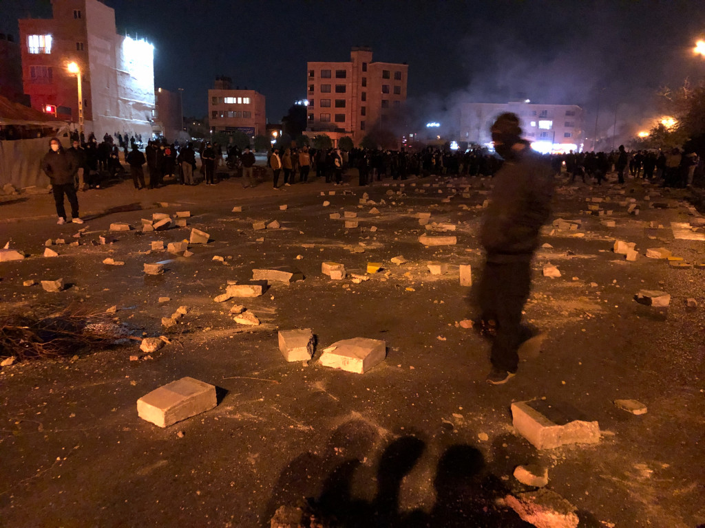 Brutalt: Demonstranter i Shiraz blokkerte en gate 9. januar 2026 under protestene som hadde utviklet seg fra &oslash;konomisk&hellip;