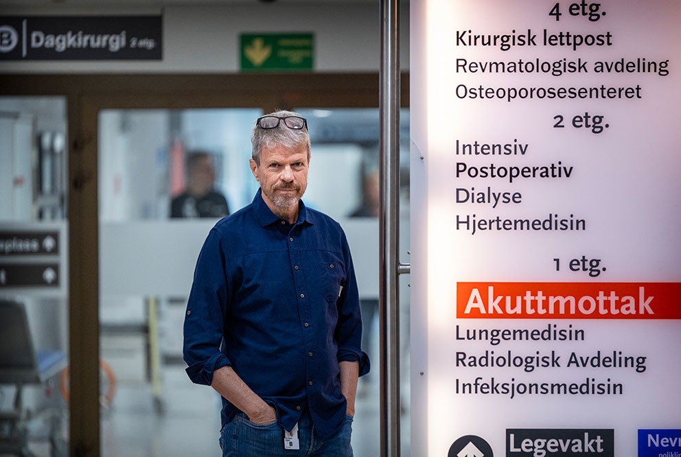 SIVILT KLEDD: Simulering, undervisning og forskning innenfor prehospital medisin er sentralt i hverdagen. Foto: Kjartan&hellip;